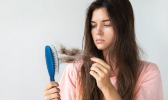 Saç Dökülmesiyle Nasıl Başa Çıkılır?